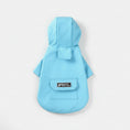Carica l'immagine nel visualizzatore della galleria, Imperméable pour petit chien bleu avec capuche et poche arrière pratique pour les promenades sous la pluie