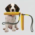 Cargar la imagen en la vista de la galería, Jouet aquatique chien jaune avec corde pour jeux de récupération et nage Oscar et Plume