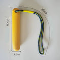 Cargar la imagen en la vista de la galería, Jouet aquatique chien jaune avec corde bleue et jaune dimensions 25 cm par 4,2 cm par 38 cm Oscar et Plume