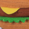 Cargar la imagen en la vista de la galería, Jouet en peluche pour chien en forme de hamburger avec détails colorés en tissu doux