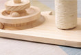 Cargar la imagen en la vista de la galería, Jouet pour chat en bois et sisal avec base en bois naturel et poteau en sisal tressé