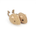 Load image into Gallery viewer, Deux jouets souris pour chat en peluche beige de la marque Oscar et Plume