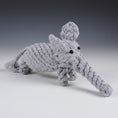 Load image into Gallery viewer, Jouet à mâcher pour chien en corde tressée gris en forme d'éléphant par Oscar et Plume