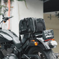 Load image into Gallery viewer, Sac de transport chien moto noir installé sur la moto pour un voyage sécurisé et confortable