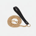 Carica l'immagine nel visualizzatore della galleria, Laisse en métal pour chien avec poignée en cuir noir et chaîne dorée résistante