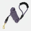 Load image into Gallery viewer, Laisse longe pour chien Oscar et Plume en violet avec une poignée confortable et mousqueton doré