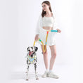 Load image into Gallery viewer, Femme avec une laisse main libre chien jaune et bleue tenant un dalmatien en harnais bleu