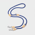 Load image into Gallery viewer, Laisse mains libres pour chien bleu avec attaches en cuir et clips métalliques robustes