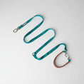 Load image into Gallery viewer, Laisse multi-fonction pour chien en bleu avec plusieurs réglages et mousquetons robustes