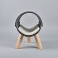 Carica l'immagine nel visualizzatore della galleria, Lit tunnel pour chat design en tissu gris avec coussin beige et pieds en bois naturel par Oscar et Plume