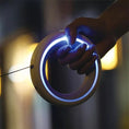 Load image into Gallery viewer, Laisse rétractable chien chat Oscar et Plume avec lumière LED circulaire pour promenade nocturne