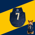 Load image into Gallery viewer, Maillot de football pour chien en bleu marine avec le numéro 7, design élégant pour les fans de sport