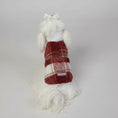 Load image into Gallery viewer, Petit chien blanc portant un manteau en laine pour chien rouge et beige à carreaux