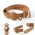 Charger l'image dans la visionneuse de la galerie, Collier Airtag pour chien en cuir marron clair avec support ajustable et design sécurisé Oscar et Plume