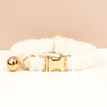 Load image into Gallery viewer, Collier fourrure avec clochette personnalisable pour chien et chat Oscar et Plume Blanc / S