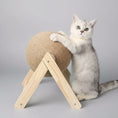 Charger l'image dans la visionneuse de la galerie, Boule à gratter en Sisal pour chat avec base en bois, jouet interactif et durable.