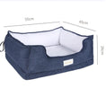 Charger l'image dans la visionneuse de la galerie, Oscar et Plume panier pour chien bleu marine rectangulaire 55x45x26 cm coussin blanc bords relevés