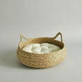Carica l'immagine nel visualizzatore della galleria, Panier tressé chien chat en osier naturel avec coussin blanc moelleux pour animaux de compagnie