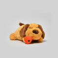 Cargar la imagen en la vista de la galería, Peluche apaisante pour chien en forme de chien avec un cœur orange pour le confort des animaux