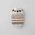 Cargar la imagen en la vista de la galería, Pull chaud pour chien en maille avec motifs géométriques multicolores de la marque Oscar et Plume