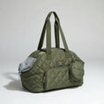 Load image into Gallery viewer, Sac imperméable chien chat vert olive matelassé avec pochette ronde attachée porté à l'épaule