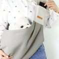 Load image into Gallery viewer, Sac bandoulière pour chat et petit chien gris clair avec poche pour téléphone portable par Oscar et Plume