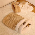 Load image into Gallery viewer, Sac de couchage chaud pour chat en beige et crème, parfait pour le confort des félins
