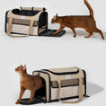 Charger l'image dans la visionneuse de la galerie, sac de voyage pour chien et chat Oscar et Plume beige en toile montrant chat entrant et ouverture frontale