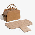 Load image into Gallery viewer, Sac voyage design petit chien en tissu camel avec tapis de voyage assorti Oscar et Plume