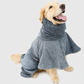 Charger l'image dans la visionneuse de la galerie, Chien retriever portant serviette absorbante microfibre chien grise en cape avec capuche et manches séchage rapide