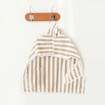 Charger l'image dans la visionneuse de la galerie, Serviette de bain chien Oscar et Plume à rayures beige et blanc avec capuche suspendue
