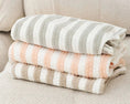 Charger l'image dans la visionneuse de la galerie, Serviette de bain chien rayée douce en trois couleurs empilées sur un canapé beige