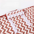 Charger l'image dans la visionneuse de la galerie, Serviette séchage chien Oscar et Plume en microfibre avec motif chevron marron et blanc