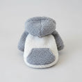 Cargar la imagen en la vista de la galería, sweat capuche pour chien en tissu doux blanc et gris pour garder au chaud