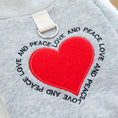 Charger l'image dans la visionneuse de la galerie, Sweat gris pour chien avec cœur rouge brodé et texte love and peace par Oscar et Plume