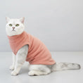 Charger l'image dans la visionneuse de la galerie, Chat portant un sweat polaire pour chat vert, confortable et chaud pour les journées fraîches