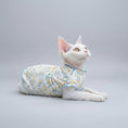 Load image into Gallery viewer, T-shirt pour chat léger en tissu doux avec un motif floral, parfait pour le confort de votre chat