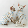 Load image into Gallery viewer, T-shirt pour chat léger avec motif floral, parfait pour les chats à la mode