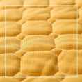 Charger l'image dans la visionneuse de la galerie, Tapis antidérapant chien et chat jaune en tissu matelassé pour un confort optimal