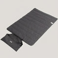 Load image into Gallery viewer, Tapis pliant pour chien Oscar et Plume en tissu durable avec rangement pratique