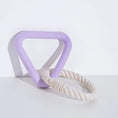 Cargar la imagen en la vista de la galería, Jouet chien caoutchouc triangle violet avec corde tressée blanche pour jeu et entraînement