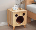 Cargar la imagen en la vista de la galería, Maison chat en bois naturelle design cube avec ouvertures rondes pour animaux Oscar et Plume