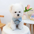 Charger l'image dans la visionneuse de la galerie, Veste en jean pour chien de la marque Oscar et Plume, design léger et élégant pour petits animaux