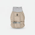 Charger l'image dans la visionneuse de la galerie, Veste imperméable chien beige avec col rembourré et ceinture ajustable pour protéger votre animal des intempéries