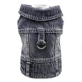 Charger l'image dans la visionneuse de la galerie, Veste en jean pour chien style denim gris foncé avec anneau métallique pour harnais
