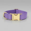 Charger l'image dans la visionneuse de la galerie, Collier violet avec boucle dorée métallique laisse et collier personnalisable pour chien Oscar et Plume
