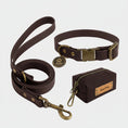 Load image into Gallery viewer, Collier et laisse pour chien en cuir marron avec médaille et sacoche de friandises Oscar et Plume