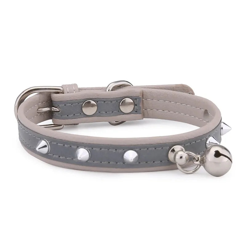 Collier à rivet et clochette en cuir durable pour chat Oscar et Plume Gris clair