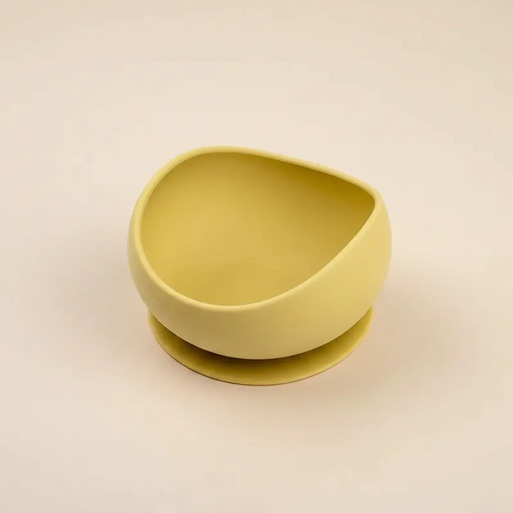 Gamelle en silicone avec ventouse jaune pour chat et petit chien, stable et pratique.