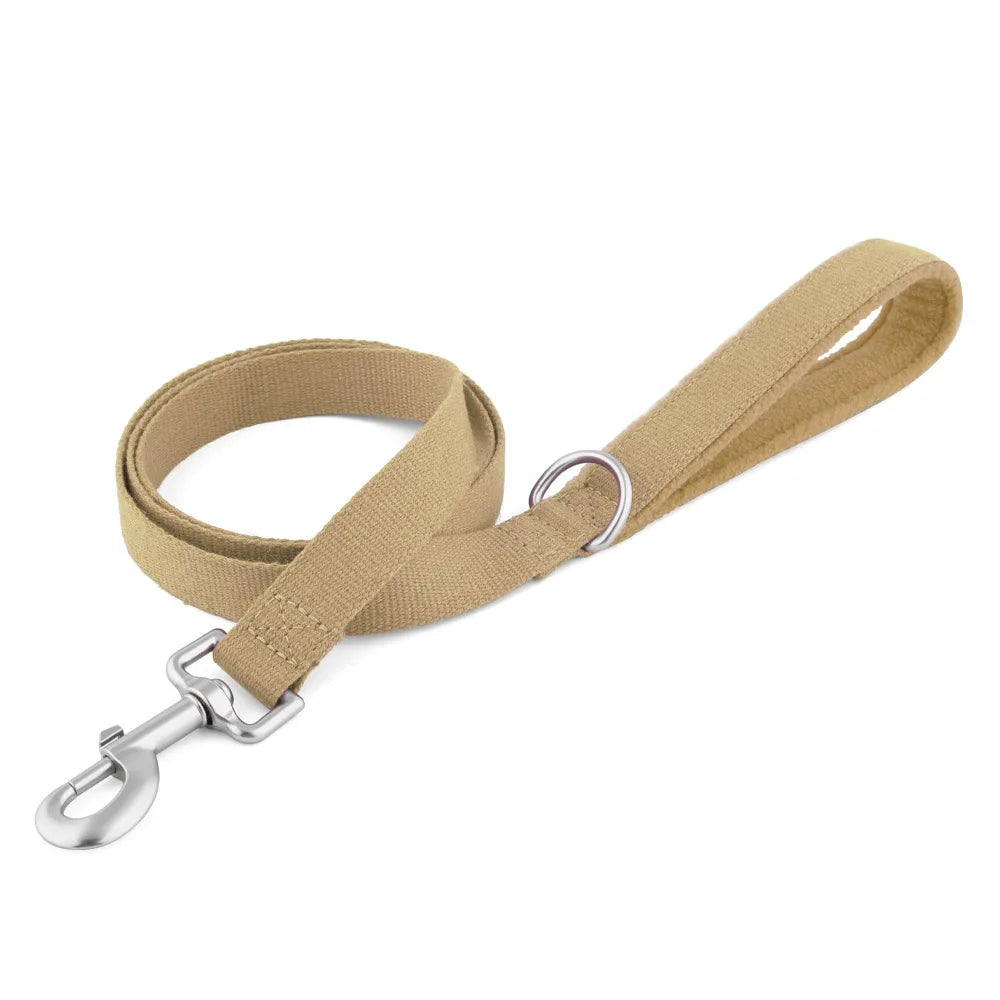 Laisse pour chien en coton beige avec clip en métal, idéale pour un collier chien réglable en coton.